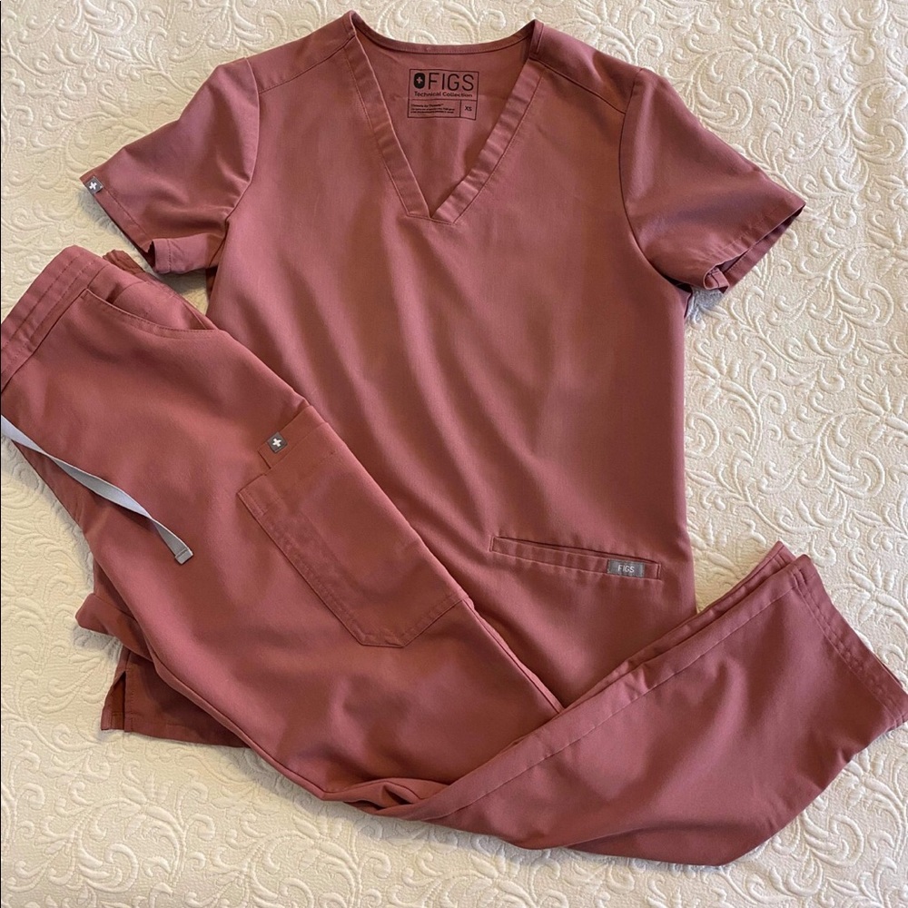 XS Mauve Figs Scrub Set